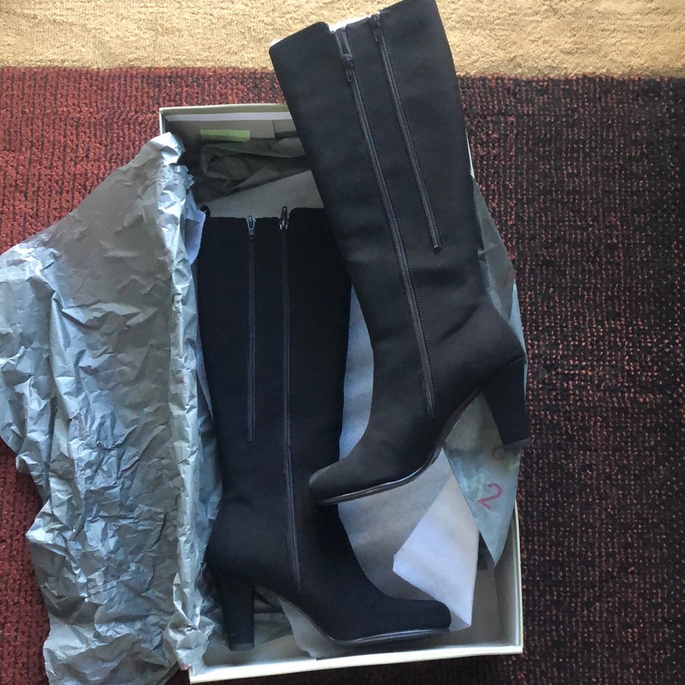 New Black “Quick Role” boots - A2 by Aerosoles